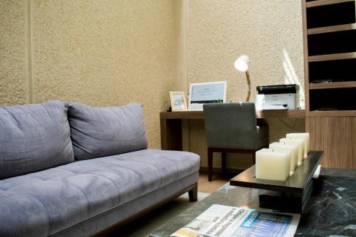 a living room with a couch and a desk at KALI Escandón Mexico City in Mexico City