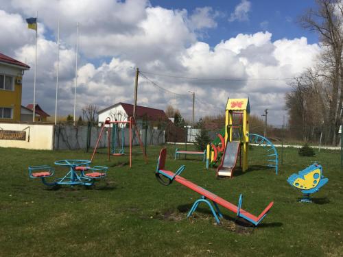 Children's play area sa Готель "У Свата" Гришківці Бердичівський р-н