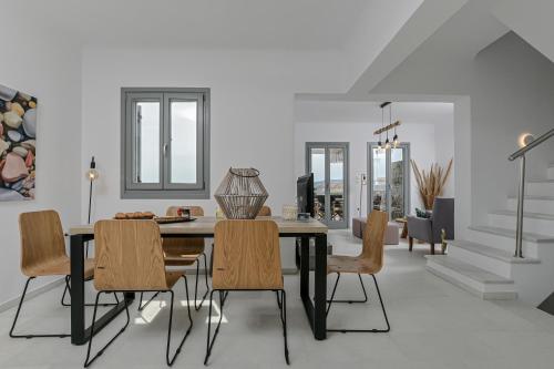 a dining room with a table and chairs at Villa Tranquillity in Kastraki Naxou