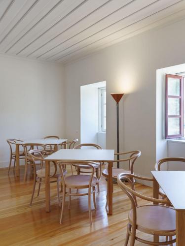 a row of tables and chairs in a room at Quinta da Caída in Arcas