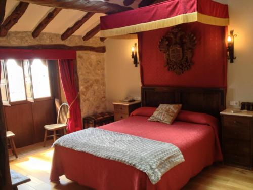 Ένα ή περισσότερα κρεβάτια σε δωμάτιο στο Hotel Rural "El secreto del Castillo"