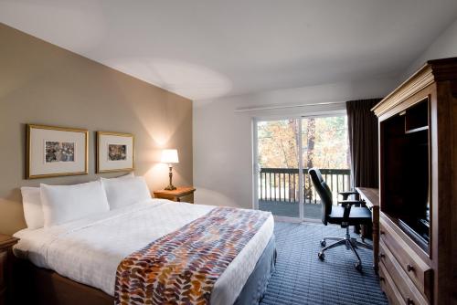 Postel nebo postele na pokoji v ubytování Hôtel Chéribourg
