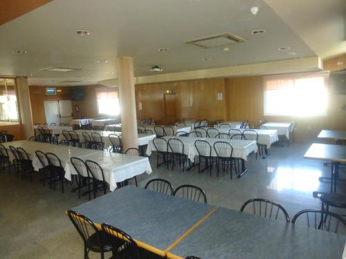 a dining room with tables and chairs and tablesktop at Hotel Restaurant Casa Miquel in Alcarraz