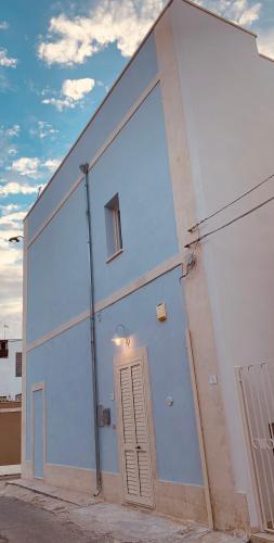 a large building with a door on the side of it at La `Ssuta in Poggiardo