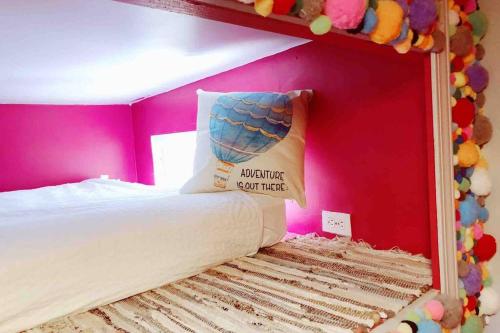 a bedroom with a bunk bed in a room with pink walls at Sol-O-Cien Estrella No Check Out Chores in Rosarito