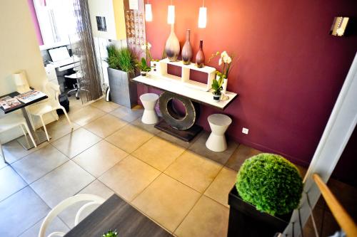 an aerial view of a living room with red walls at H&ocirc;tel Oxo in Biarritz