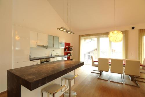 a kitchen and dining room with a large counter top at Penthouse Alpine Living direkt an der Skipiste by Schladmingurlaub in Haus im Ennstal