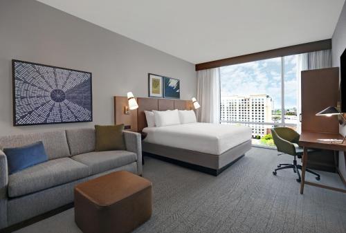 Ένα ή περισσότερα κρεβάτια σε δωμάτιο στο Staybridge Suites - Houston - Galleria Area by IHG