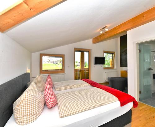 Ein Bett oder Betten in einem Zimmer der Unterkunft Hotel AlpIn Bed & Breakfast