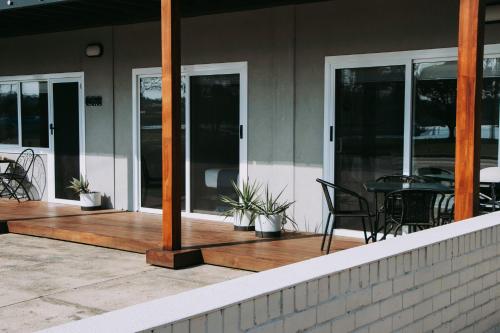 Gallery image of The Wheelhouse - 2BR Waterfront Apt in town in Lakes Entrance