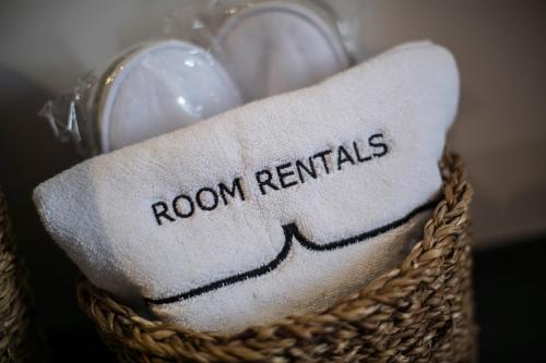 a soccer ball in a basket with room rentals written on it at Rooms Lejletul in Split