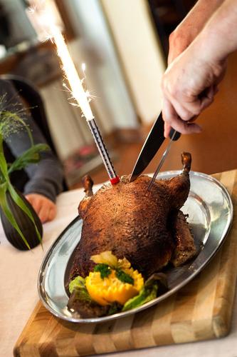 a person cutting a piece of meat with a knife at SCHULZENS Brauerei & Hotel in Tangermünde