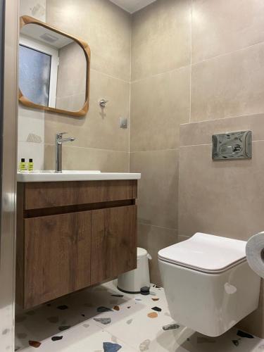 Ванная комната в Penthouse & apartments by the Sea airport Airstay