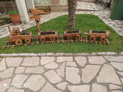 Κήπος έξω από το Simos Apartments