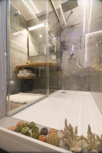 Koupelna v ubytování J Luxury Home