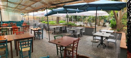 Restoran või mõni muu söögikoht majutusasutuses Bella Napoli Guesthouse Trattoria Pizzeria