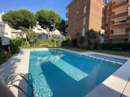 Las Antillas Piscina y Terraza Playa Fenals 4pax