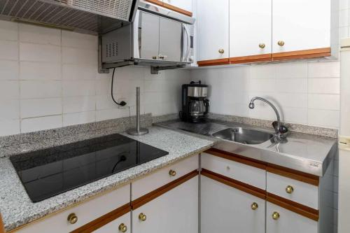 Las Antillas Piscina y Terraza Playa Fenals 4pax