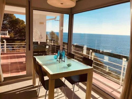 Fotografie z fotogalerie ubytování Apartamento Cala Salionç Playa frente a la playa v destinaci Tossa de Mar
