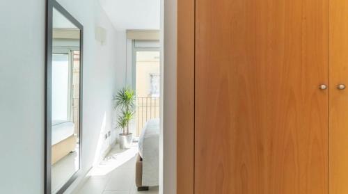 A bathroom at 31 Nights Plus Luxury Aircon Beach Apartment Barcelona with Incredible Views