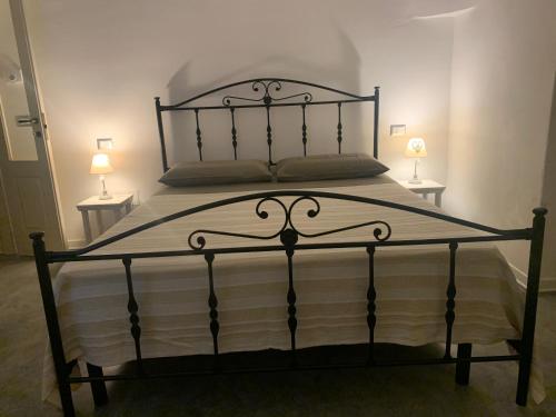 เตียงในห้องที่ Trulli da Lalli