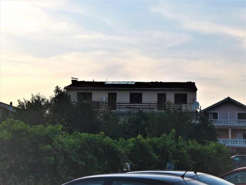 Budova, v ktorej sa apartmán nachádza