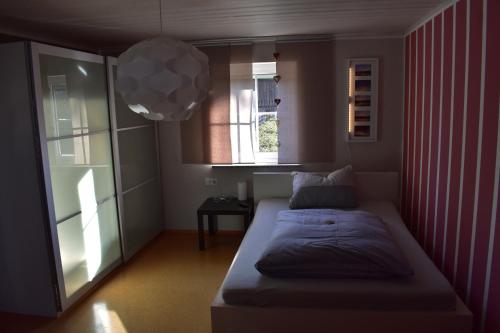 a small bedroom with a bed and a window at Zimmer Lisa in Förbau
