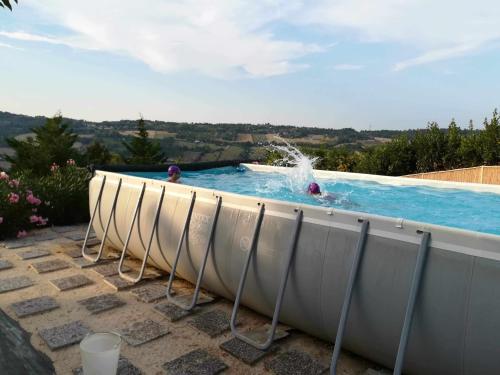 Swimmingpoolen hos eller tæt på Casa dei Pini Country House