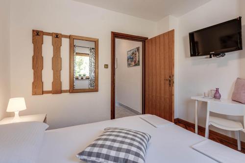 Postel nebo postele na pokoji v ubytování Apartments Fijan (A2)