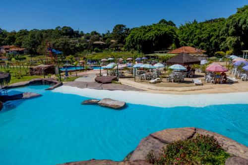 Chalé Praia de Minasの敷地内または近くにあるプール