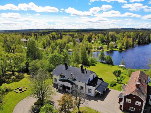 an aerial view of a large house and a lake at STF Jädraås Herrgård in Jädraås