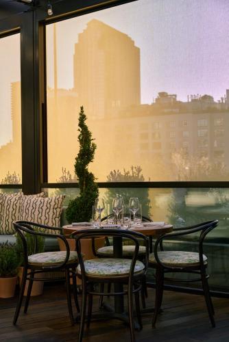 ニューヨークにあるModernHaus SoHoのギャラリーの写真