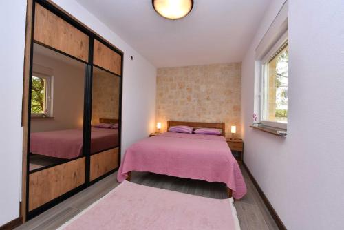Posteľ alebo postele v izbe v ubytovaní Stone House Pridraga