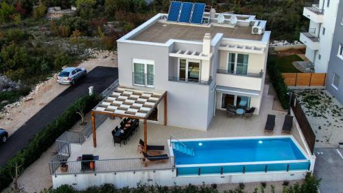 Villa Lomari