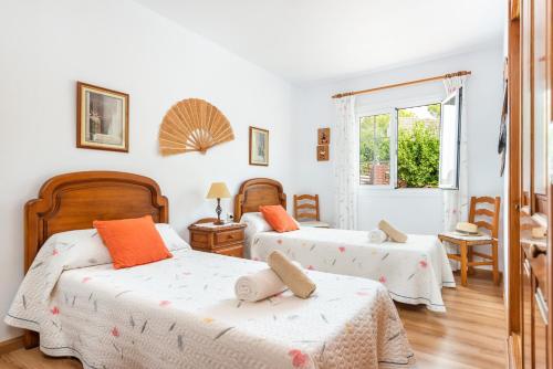 Llit o llits en una habitació de Villa Sur - Binisafua Playa