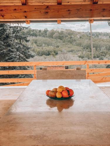 a bowl of fruit on a table with a view at Le Ranch in Cernik