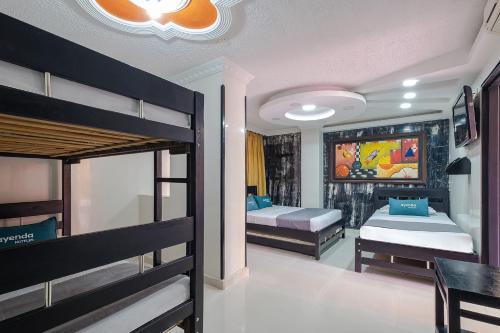 a bedroom with two bunk beds and a dining room at Ayenda Castillo Real 1521 in Bucaramanga