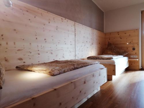 Llit o llits en una habitació de Ferienwohnung La-Wurm