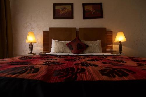 En eller flere senge i et værelse på Hala Hotel & Aqua Park
