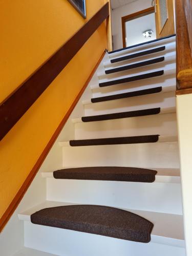 a staircase in a house with a stair rug at Am Kanal in Neuhaus an der Oste
