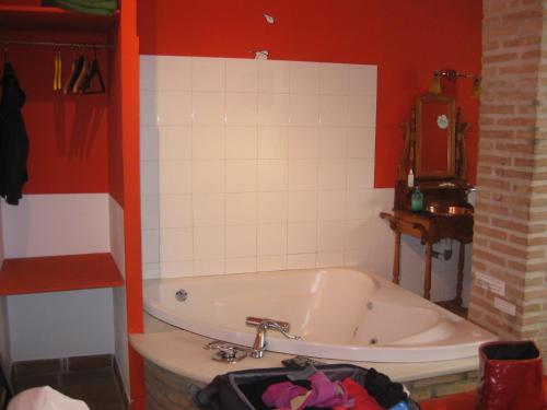 a bath room with a tub and a toilet at Las Acacias Hostal Restaurante in Málaga