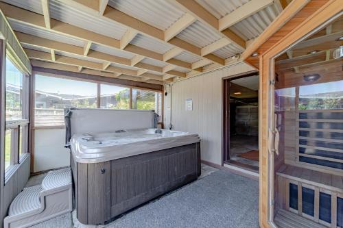 Gallery image of Classy Craftsman in Arcata