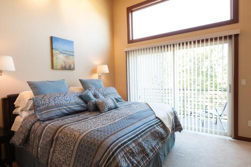 a bedroom with a bed and a large window at Downwider at The Columbia River Gorge in Hood River