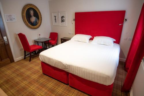 A bed or beds in a room at The Skye Inn