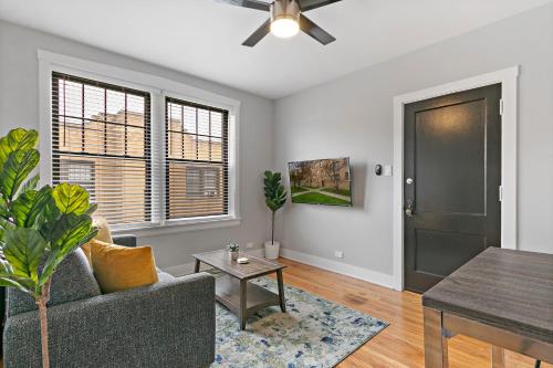 Gallery image of 1BR Relaxing Apt in Lakeview close to Restaurants - Belmont H6 in Chicago