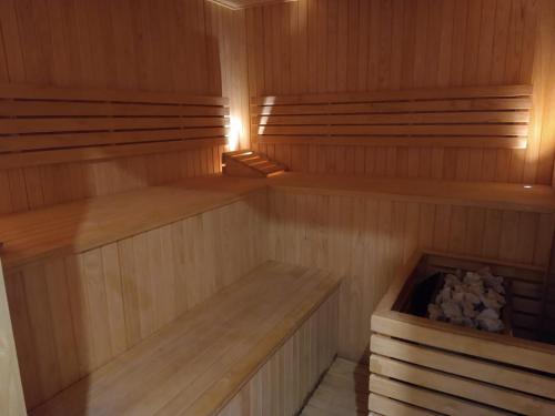 a sauna with wooden shelves and a wooden box at Chacras de Sierra in Sierra de los Padres