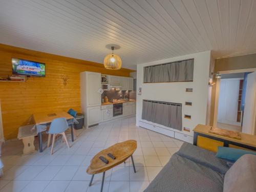 Joli appartement T2, Escale Les Airelles, rez de jardin proche lac