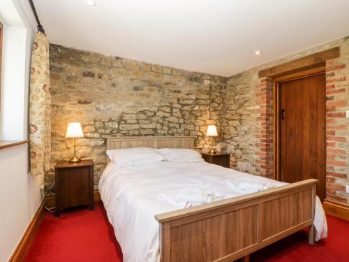 Uma cama ou camas num quarto em The Stone Barn