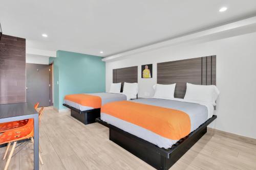Ένα ή περισσότερα κρεβάτια σε δωμάτιο στο Exclusivo Inn and Suites
