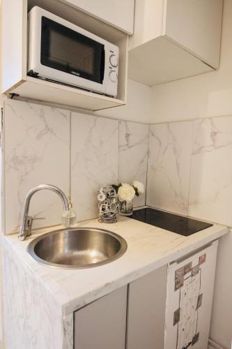 Photo de la galerie de l'établissement Fully equipped Studio in the heart of Paris - Area champs Elysées, à Paris